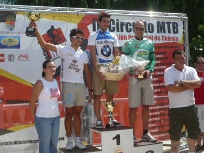 Israel Fernández arrasa en el Trofeo MTB Villa de Mira